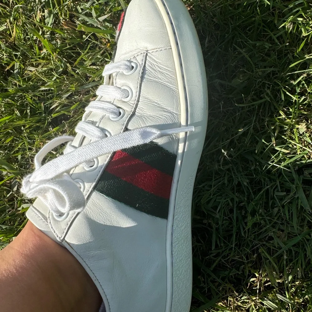 Gucci Sneakers with Botanical Design - Picture 3 of 6
